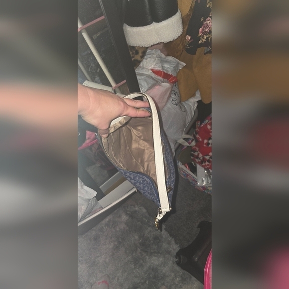 🍂🍁Like new MICHAEL KORS DENIM SHOULDER BAG - Picture 4 of 8